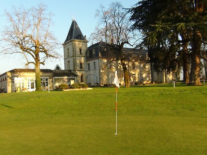 photo-golf-exterieur-chateaudallot-boe-destination-agen-tourisme