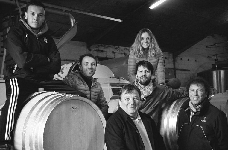 Famille Poulvère©château Poulvère_réduite