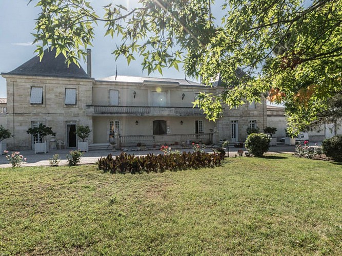 Château-d-Arcins1