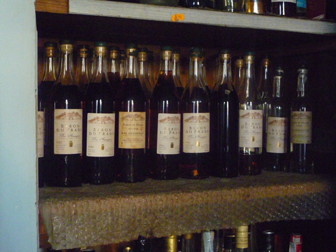 Labastide d'Armagnac - Producteur armagnac - Domaine du Prada - bouteilles (2)