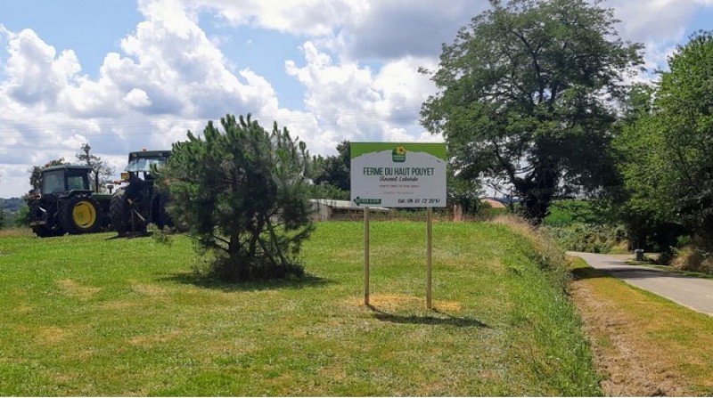 Ferme du Haut Pouyet - entrée ferme