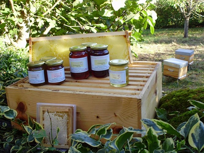 DEG_Apiculteur_Montpezat ©M.Lamire