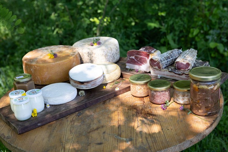 Lait p'tits béarnais plateau fromage et charcuterie