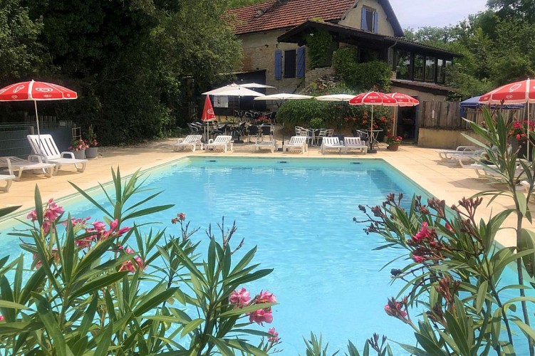Piscine camping naturiste Le Marcassin