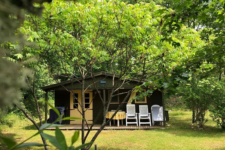 Chalet camping naturiste Le Marcassin