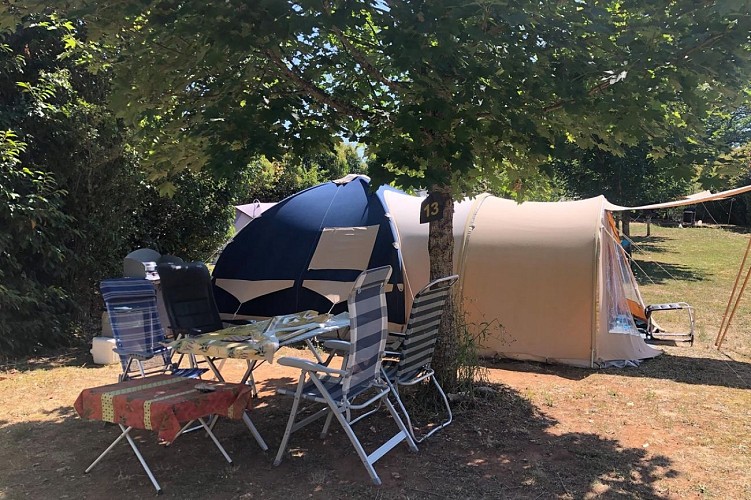 Tente équipée camping naturiste Le Marcassin