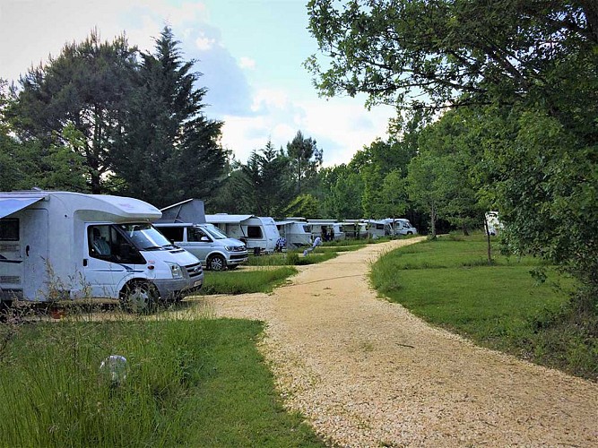Camping Le Coteau de l'Herm à Rouffignac Saint-Cernin