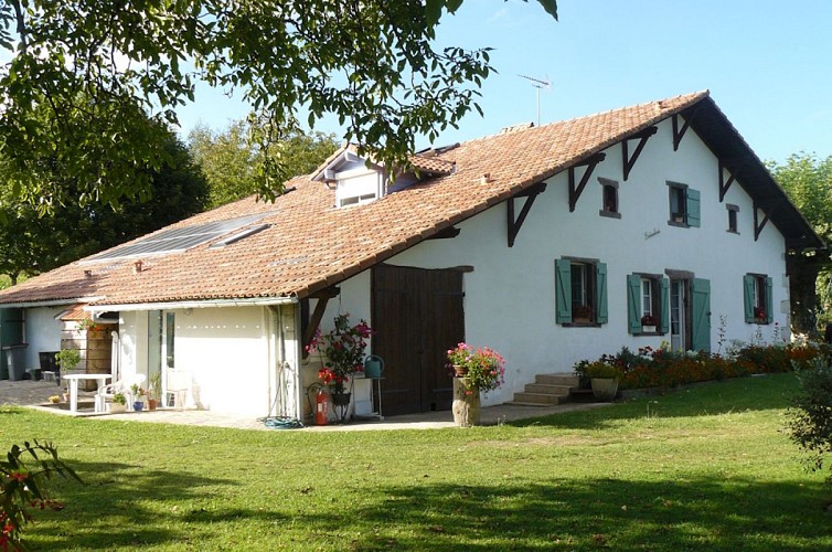 Maison façade et côté appt