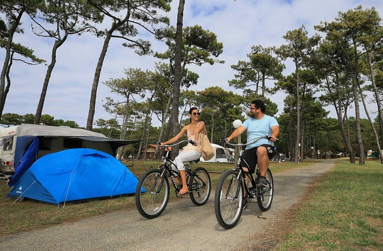 tente-emplacement-nu-camping-domaine-de-fierbois-capbreton-3978