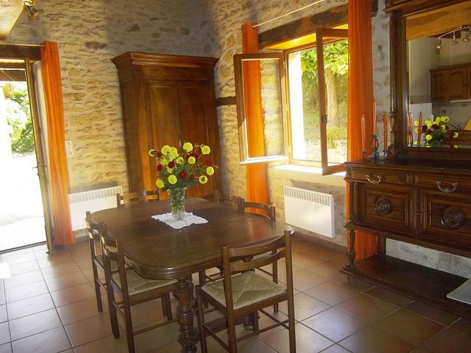 Gîte le Lilas salle à manger