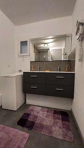 HLO_Aubas_Gîte de Mileperthuis_N°1 Salle d'eau Gite  milepertuis n°889_octobre 2023©Christiane Salviat 