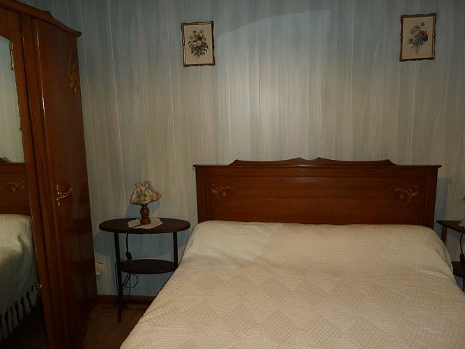 Gîte-Bessous-Montpon-chambre1