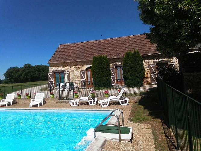 Pleine Fage piscine privée proche de Sarlat