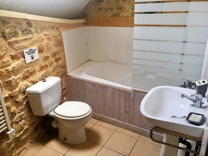 Salle-de-bain-toilette--Gite-la-Grange
