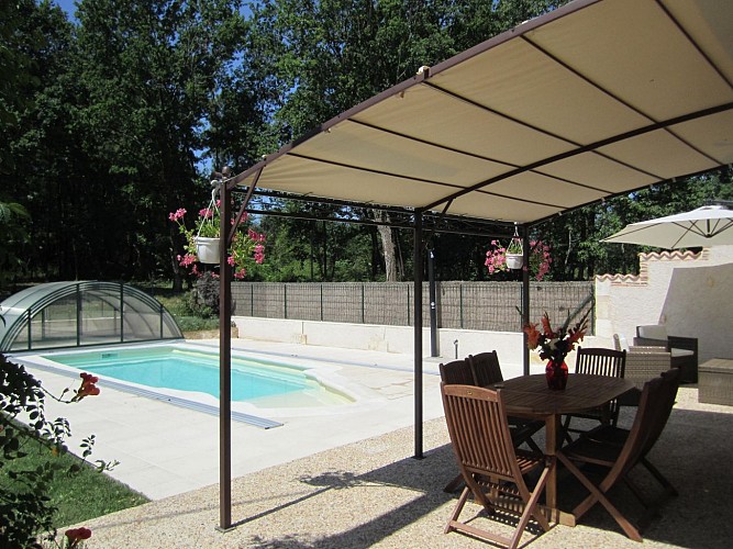 gite-les-tourriers-piscine-saint-laurent-des-hommes-tourisme-vallée-isle