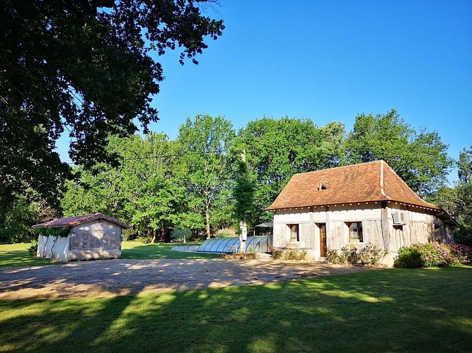 gite-les-tourriers-saint-laurent-des-hommes-tourisme-vallée-isle 1 2
