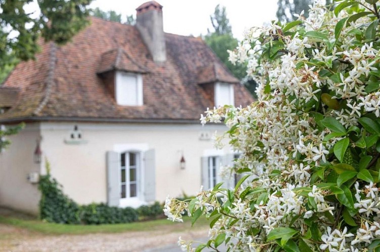 façade-moulin-de-villeverneix