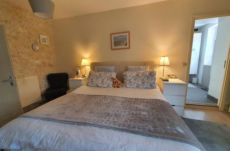 05-LaGrandeMaison_Chambre1