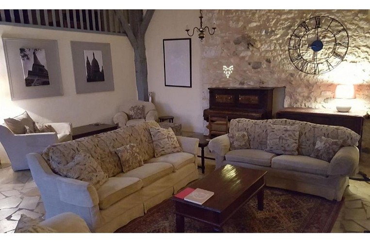 01-LaGrandeMaison_SAlon