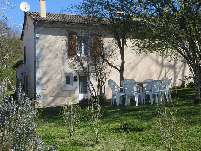 1-gite-laboutade-exterieur