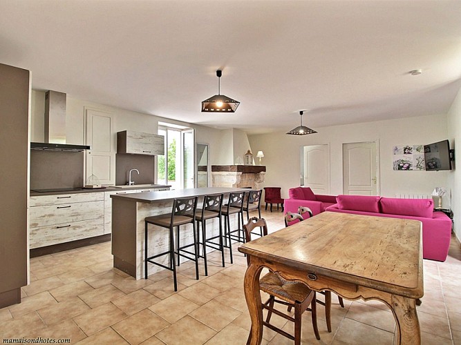 domaine-pouzelande-perigord-gite-sejour-lilas2