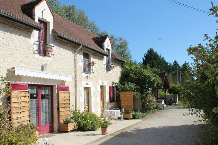 ETAPE PERIGORDINE -gite  2 à 4 pers - jacuzzi - entre sarlat et rocamadour (4.)