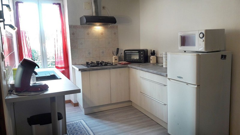 la cuisine équipée lumineuse