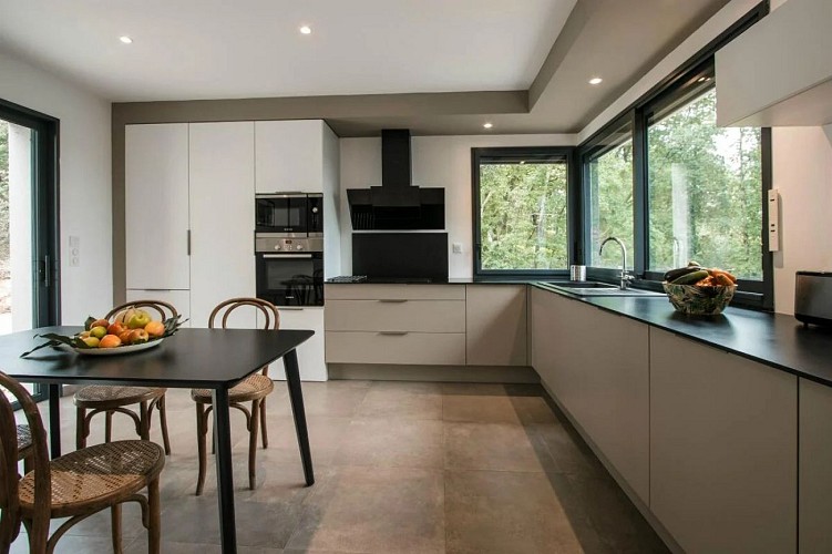 villa nakalta - piscine privée - location de charme- cazoules-Cuisine 9