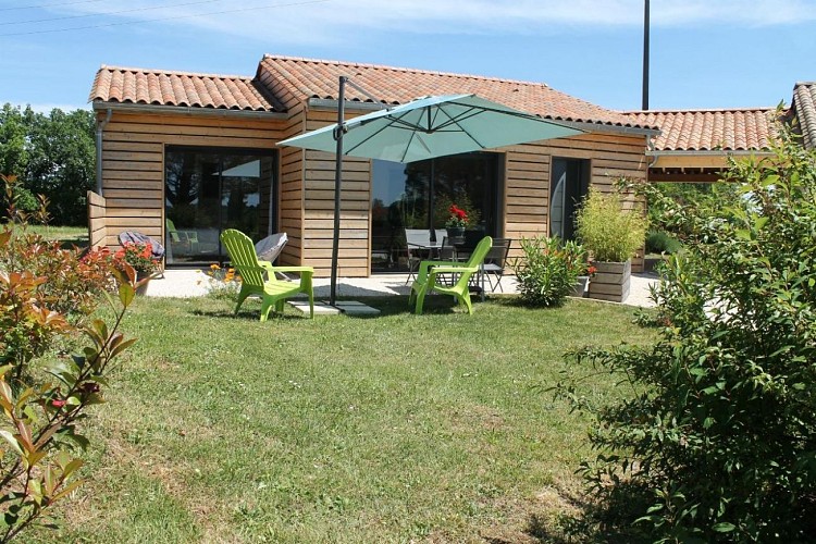 Les 3 Cypres climatisé et piscine proche de Sarlat
