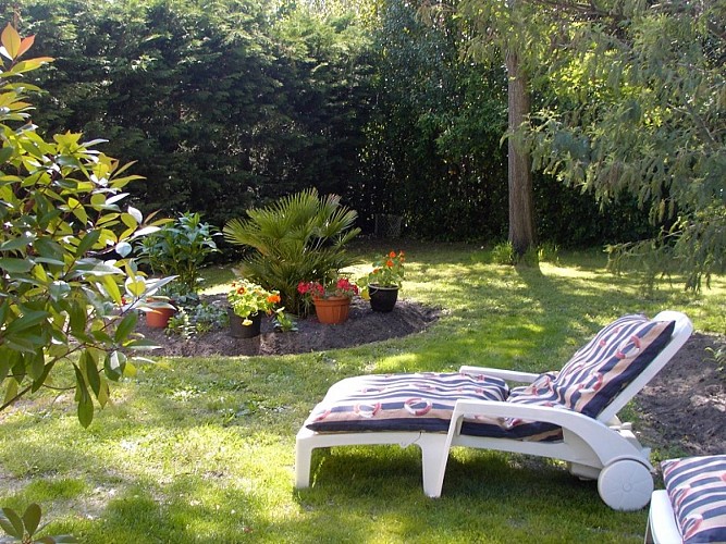 Location-Dumartin--Hourtin-jardin