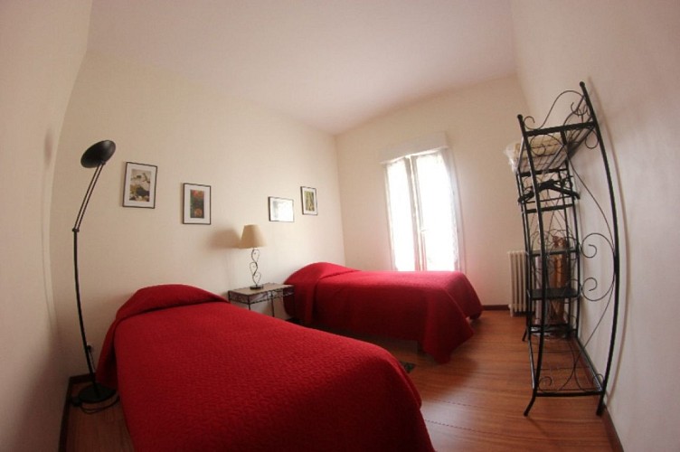 Les-remparts-gite-bourg-chambre-800x600