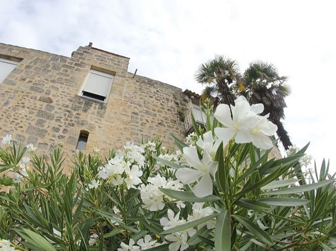 Les-remparts-gite-bourg-facade-800x600