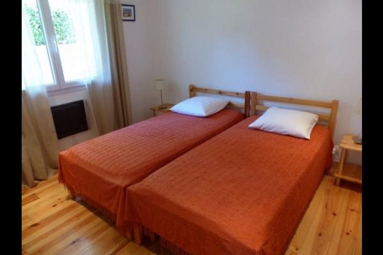 Maison avec jardin clos ombragée