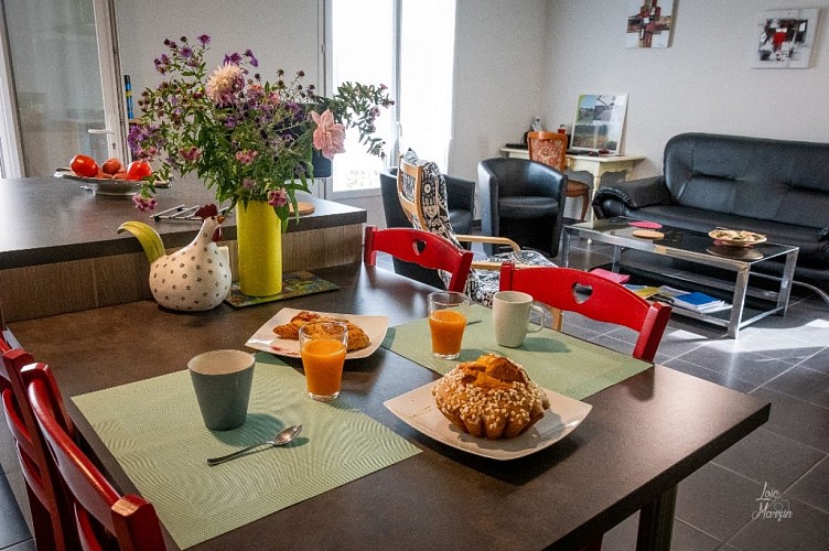 Dehez 2 - cuisine ouverte coin salon