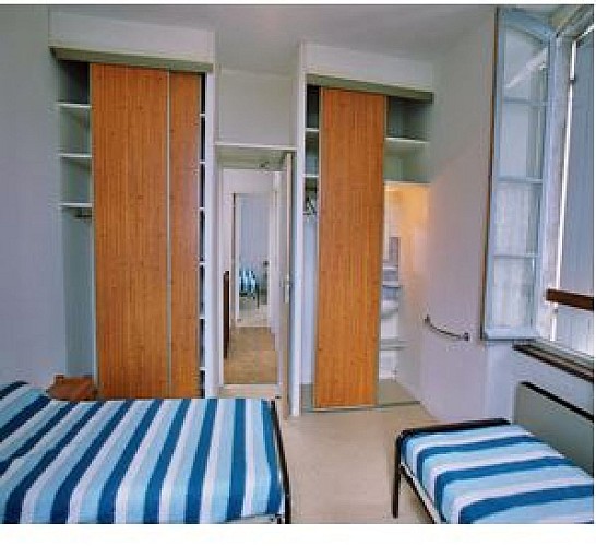 chambre_avec_salle_eau_centre_vacances_la_forge