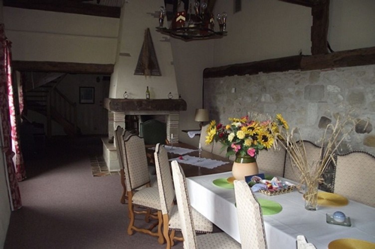 CHATEAU DE LAUQUERIE