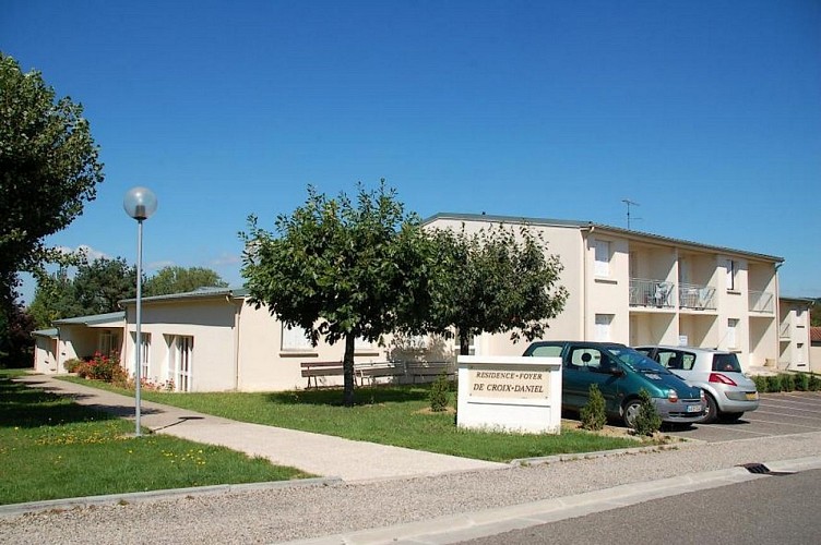 HCOLLAQU047V504HZ8_Tournon_FoyerCroixDaniel_extérieur