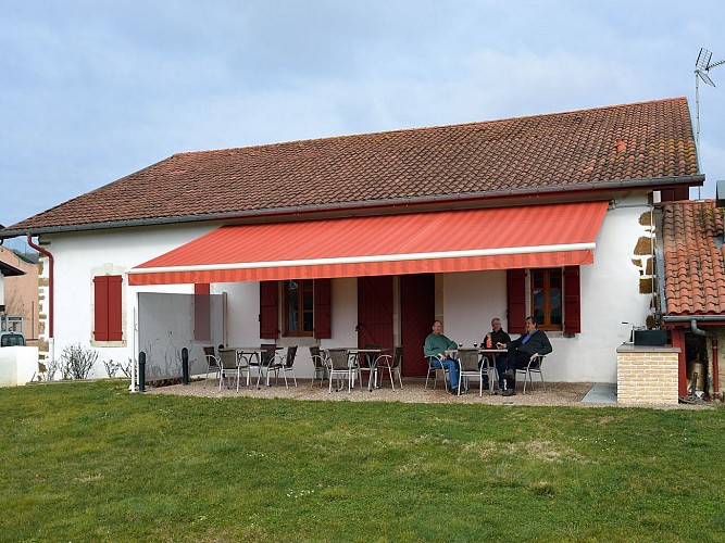 Gite Bourthaire -terrasse