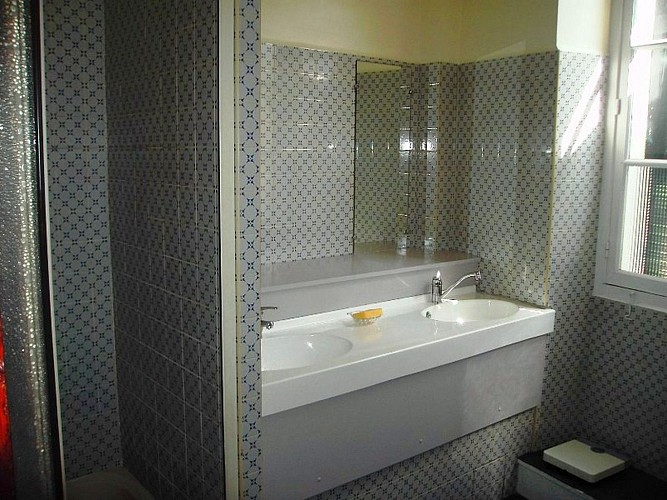 Compostella-salle de bain-St Jean Pied de Port