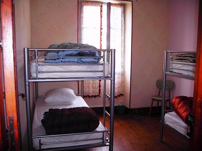 Compostella-dortoir rose-St Jean Pied de Port