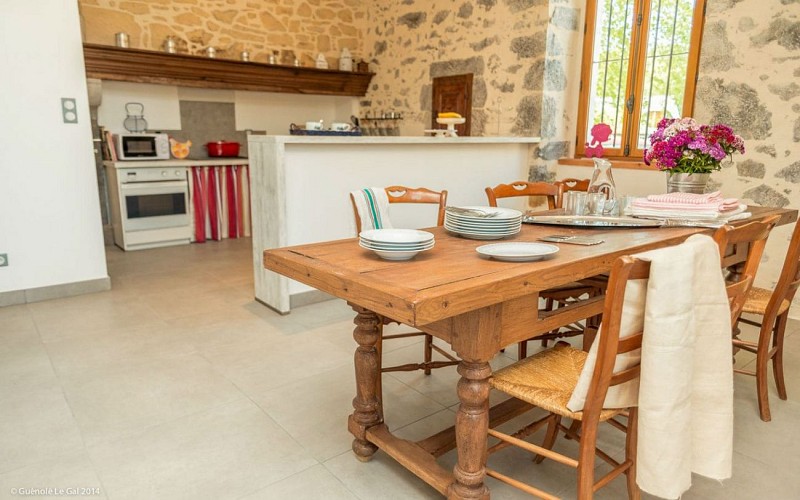 2015-Domaine-des-deux-eaux-coin-repas-Meuble-de-tourisme-GUENOLE-LEGAL - 2014-2017-ok