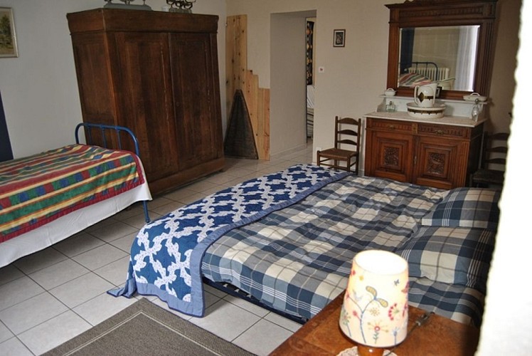 la source de peyssou - les cèpes - la chambre 3 personnes