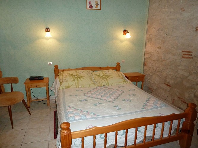 ch-hotes-buisson-st-geraud-de-corps-chambre 2