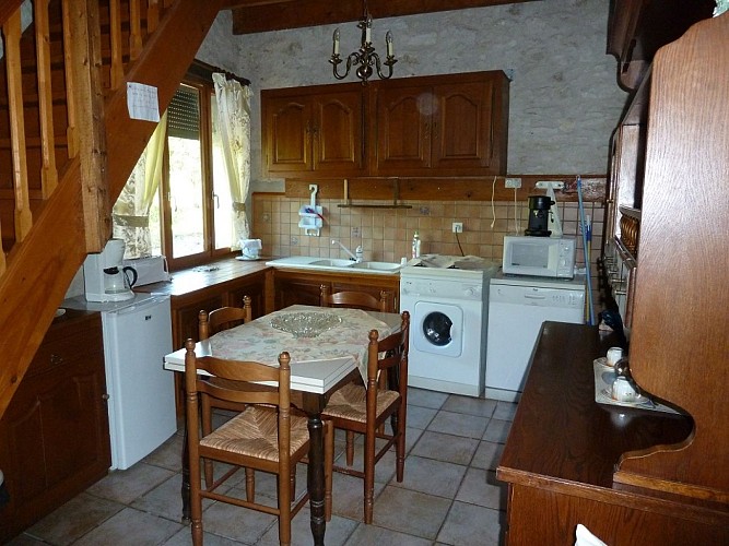 ch-hotes-buisson-st-geraud-de-corps-coin cuisine1