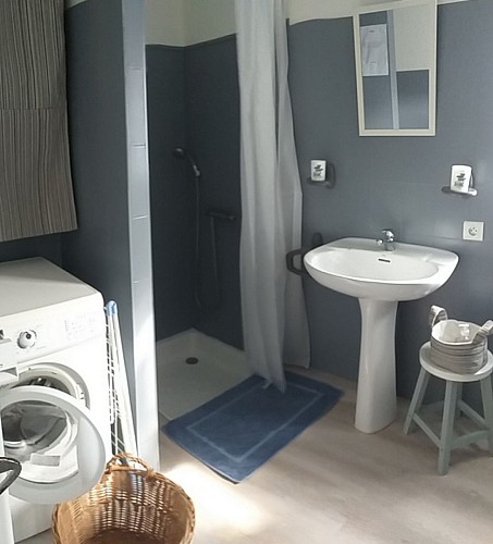 9.Salle bains 1 (Copier)