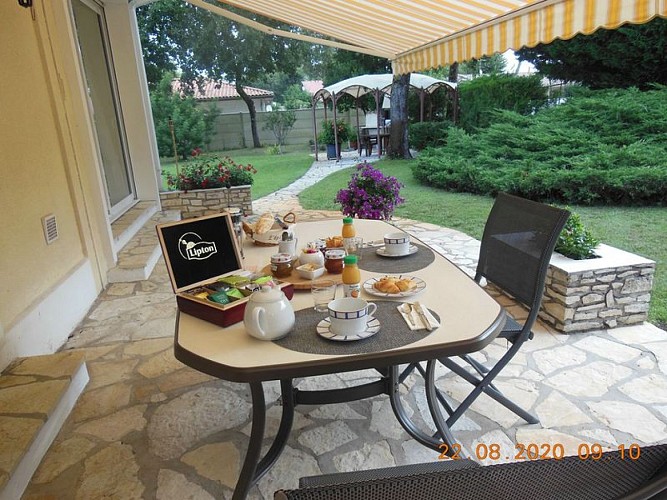 Terrasse petit dejeuner [800x600]
