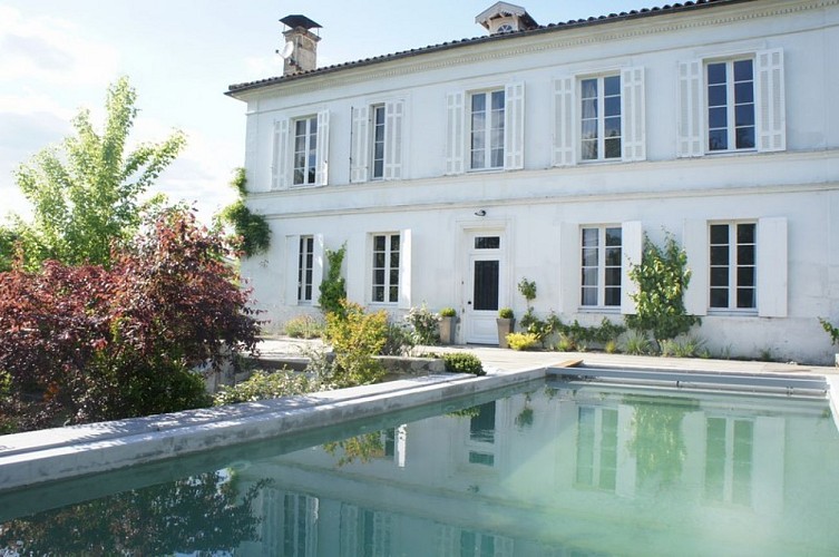 La_Blanche_Girondine_HOSTENS_10_800