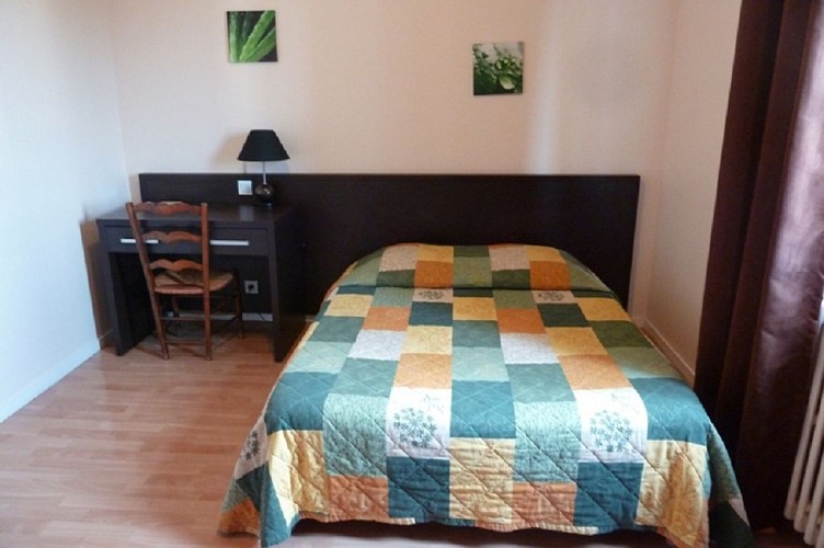 Hôtel-Caldero- Montpon-chambre