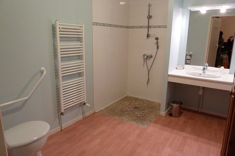 Hôtel-Caldero-Montpon-salle-d'eau1