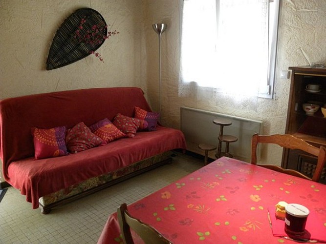 Canape clic-clac dans sejour les Peupliers (800x600)